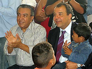 Maurício de Sousa ao lado do governador Sérgio Cabral: doação de livros