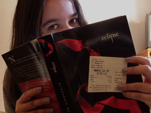 Milena quer mais beijos em 'Eclipse'