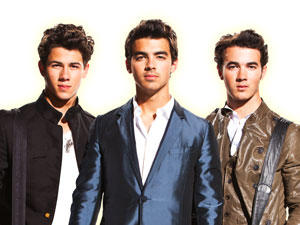 Nick, Joe e Kevin: os irmãos Jonas vêm ao Brasil em novembro.