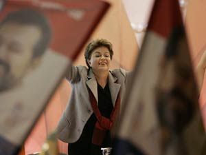 A candidata do PT à Presidência, Dilma Rousseff, participa do 