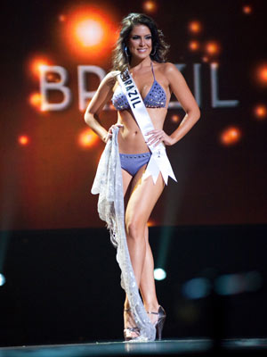 Débora em traje de banho durante Miss Universo 2010 (Foto: Divulgação)