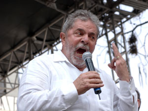 O presidente Luiz Inácio Lula da Silva durante comício de Dilma Rousseff em Campinas neste sábado (18)