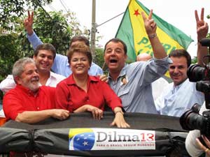 Dilma e Lula participam de carreata no Rio de Janeiro