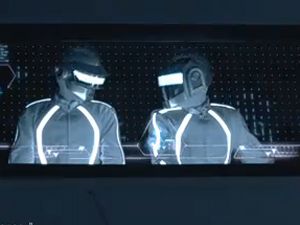 Daft Punk em cena de 'Derezzed'