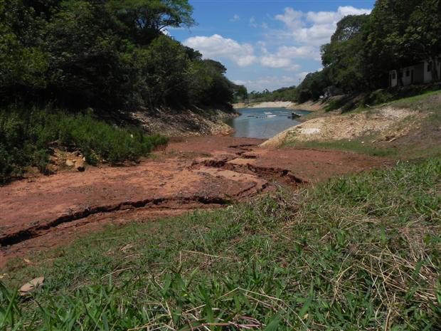 Nível da Represa de Furnas é baixo na região de Guapé, Minas Gerais.