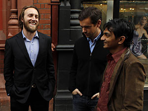 Chad Hurley (à esq.), ao lado de Jack Dorsey, do Twitter, e Divyank Turakhia, da Direct.
