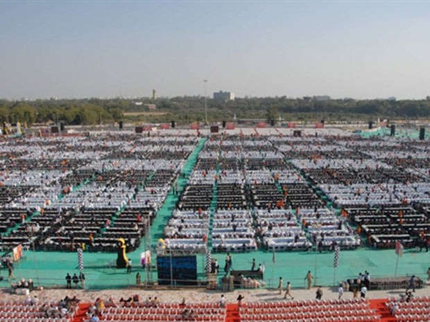 Imagem liberada pelo estado de Gujarat mostra tabuleiros enfileirados em Ahmedabad. Evento bateu o recorde com 22.480 jogadores se desafiando ao mesmo tempo na Índia