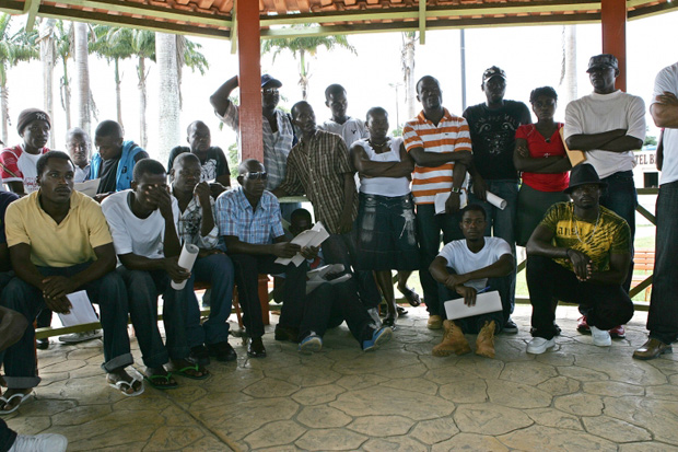 Grupo de imigrantes do Haiti em Brasiléia (AC)