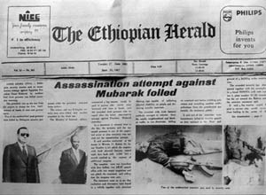 Jornal noticia a tentativa de assassinato a Hosni Mubarak, em 1995, durante uma visita à Etiópia