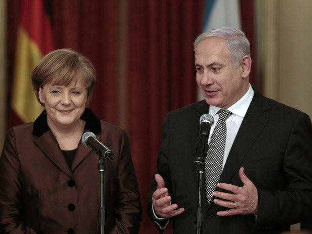 Primeiro-ministro israelense Benjamin Netanyahu e a Chanceler alemã Angela Merkel em jantar realizado na cidade de Jerusalém, nesta segunda-feira.