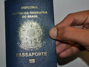 Passaporte eletrônico (Foto: Divulgação/DPF-PE)
