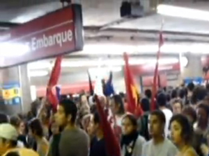 Protesto na estação Anhangabau do Metrô terminou em pancadaria (Foto: Reprodução)
