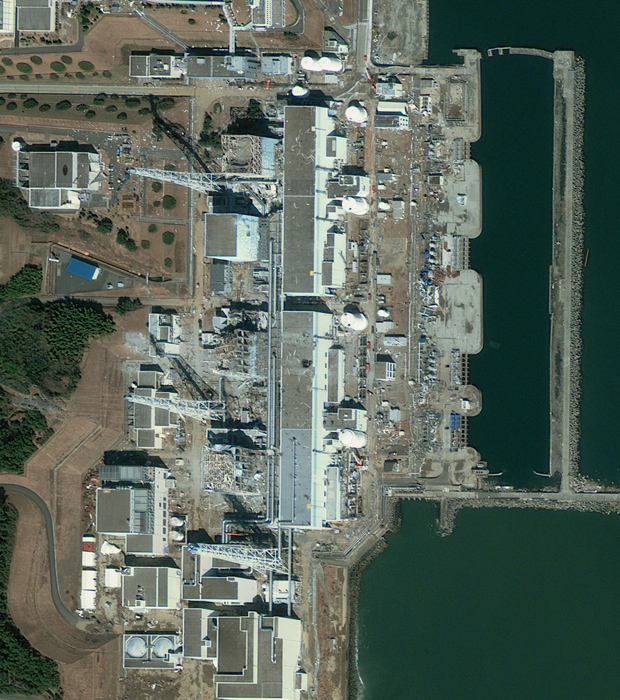 Imagem de satélite mostra a usina de Fukushima nesta sexta-feira (18) (Foto: Reuters)