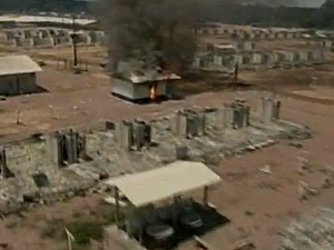 Destruição em um dos alojamentos da Usina Hidrelétrica de Jirau, em Porto Velho (Foto: Reprodução/TV Globo)