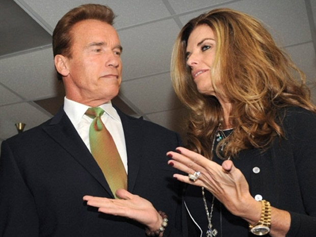 Foto de 2009 mostra o ex-governador da Califórnia Arnold Schwarzenegger e sua mulher Maria Shriver durante encontro climático em Los Angeles (Foto: AFP)