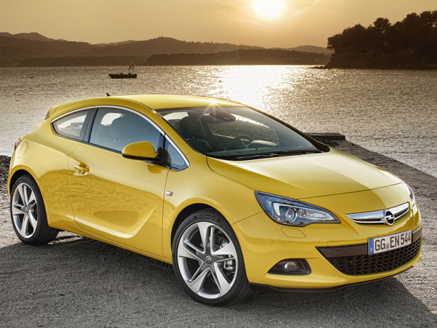 Opel Astra GTC tem medidas maiores em relação à versão cinco portas (Foto: Divulgação)