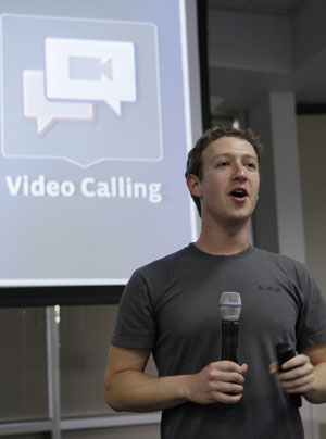 Mark Zuckerberg, fundador do Facebook, anuncia chat por meio de vídeo na rede social (Foto: Paul Sakuma/AP)