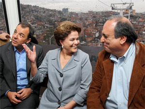 Dilma, Cabral e Pezao no teleférico (Foto: Roberto Stuckert Filho / Presidência)