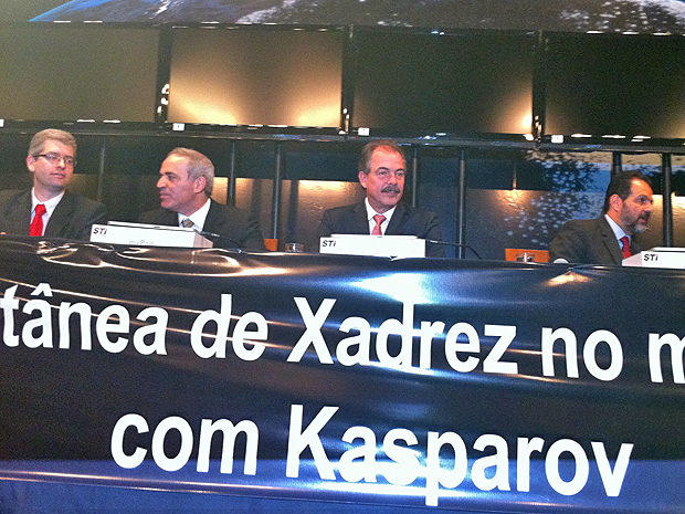 Ministro e governador do DF participam de evento de xadrez com ex-campeão mundial Garry Kasparov em Brasília (Foto: Rafaela Céo/G1)