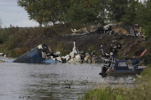 Queda de avião matou pelo menos 36 pessoas. (Foto: Misha Japaridze/AP)