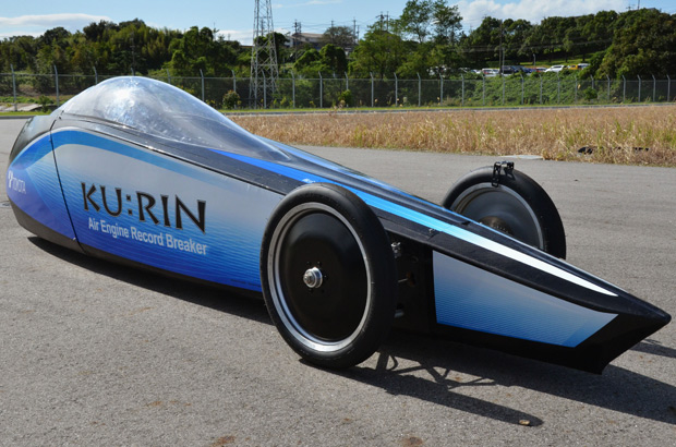 Ku:Rin chega a 129,2 km/h, uma marca alta para um carro a ar comprimido (Foto: Kyodo News/AP)