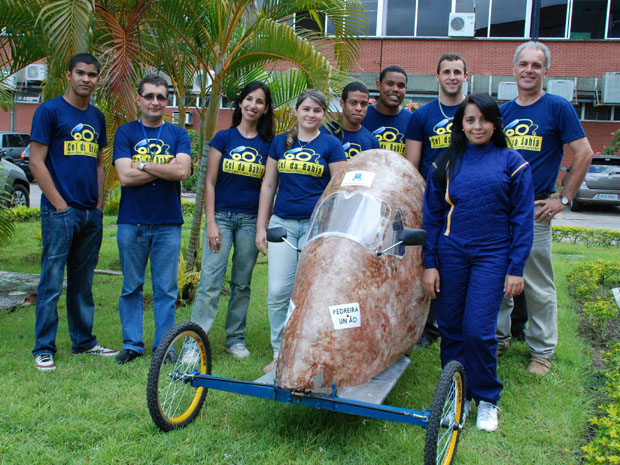 estudantes criam carro com fibra de coco (Foto: Divulgação)