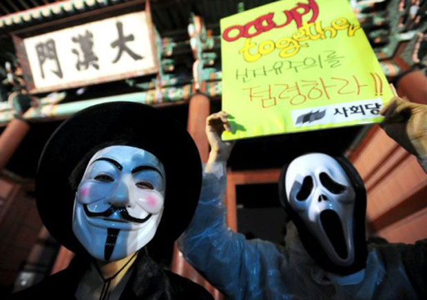 Manifestantes usam máscaras de Guy Fawkes em protesto na Coreia do Sul (Foto: Park Ji-Hwan/AFP)