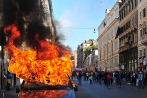 protesto dos indignados na Itália (Foto: AFP)