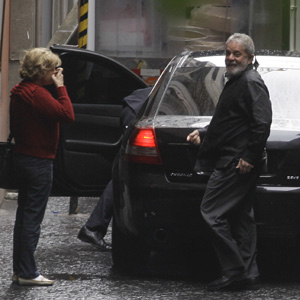 Lula chega ao Sírio (Foto: Nelson Antoine/Foto Arena/AE)