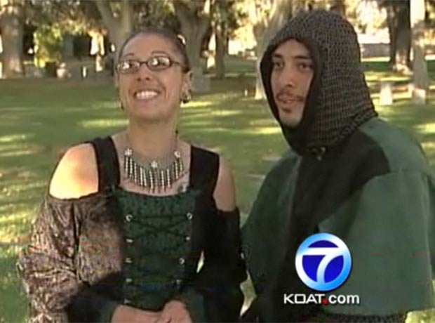 Scott e Kiera Rivera se casaram em cemitério em Albuquerque. (Foto: Reprodução)