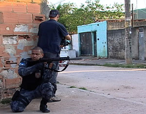 Cinegrafista é morto durante ação do Bope na Favela de Antares, na Zona Oeste do Rio (Foto: Reprodução TV Globo)