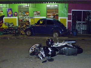 Carro invadiu evento e atropelou 13 pessoas (Foto: Erasmo Soares da Silva / Site Microer Luiziânia)