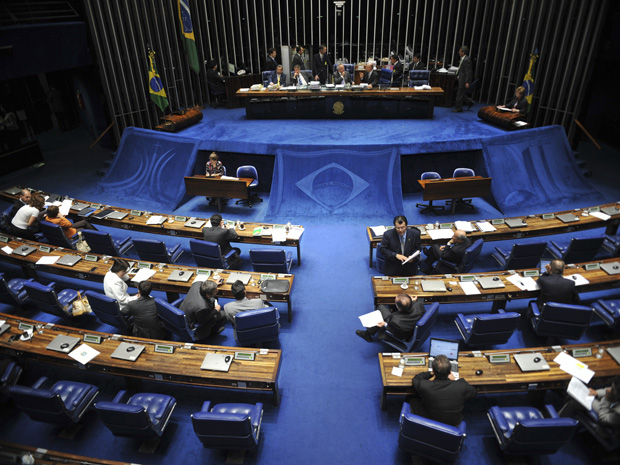 Plenário do Senado durante votação do projeto de lei 121/2007, que define as despesas na área de saúde (Foto: Fabio Rodrigues Pozzebom/ABr)