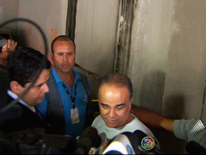 Marcos Valério deixa a prisão em Salvador (Foto: Reprodução/TV Bahia)