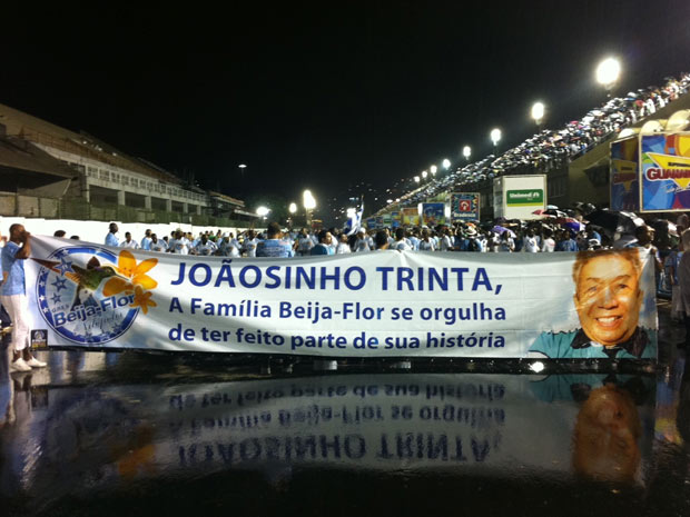 Beija-Flor homenageia Joãosinho Trinta em seu primeiro ensaio técnico (Foto: Rodrigo Vianna/G1)