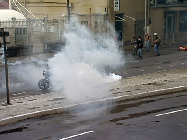 Estudantes protestam no Centro de Vitória. (Foto: Reprodução / TV Gazeta)