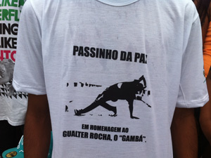 Blusa em homenagem ao Gambá (Foto: Renata Soares/G1)