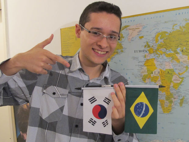 Leonardo Saturnino Ferreira, de 21 anos, vai estudar na Coreia do Sul (Foto: Vanessa Fajardo/ G1)