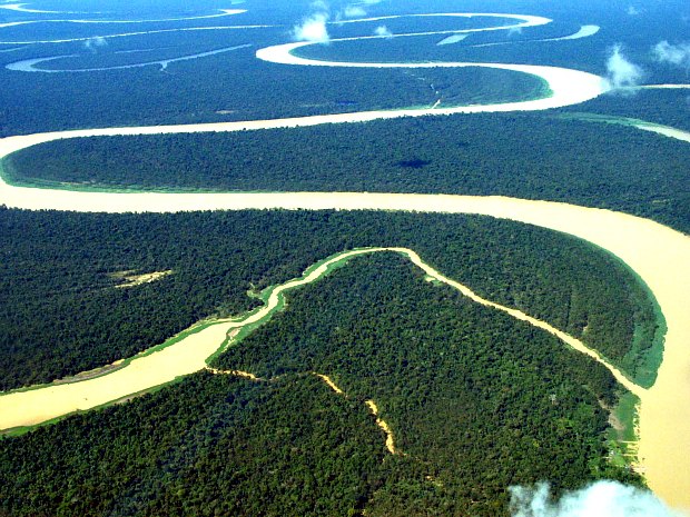 Самая большая по площади река южной америки. Южная Америка река Амазонка. Река Амазонка река Амазонка. Бразилия Амазонка. Бразилия Амазонская низменность.