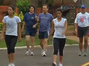 30 minutos diários de caminhada podem fazer diferença, dizem especialistas (Foto: Reprodução/TV Globo)