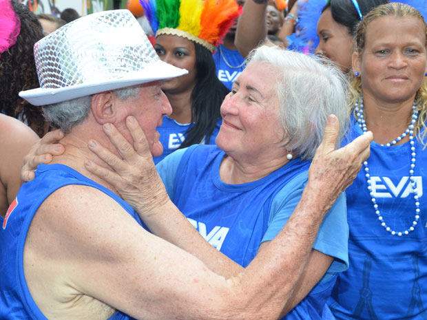 Dinea e José Farias comemoraram 50 anos de casados no bloco do Eva, em Salvador (Foto: Eduardo Freire/G1)