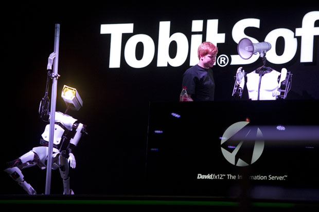 Roboter macht Pole Dance (Foto: Odd Andersen/AFP)