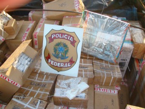 Produtos eletrônicos e medicamentos estavam na carga contrabandeada (Foto: Divulgação/PF)