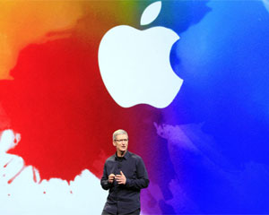 Tim Cook assumiu o comando da Apple no lugar de Steve Jobs (Foto: Jeff Chiu/AP)
