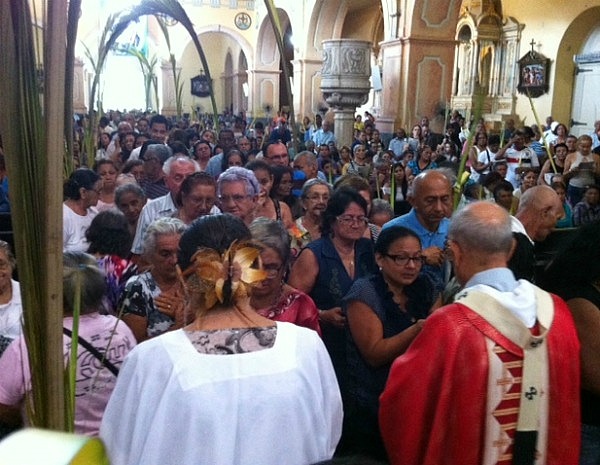 Missa de Ramos iniciou programação da Semana Santa em Manaus. (Foto: Jackeline Farah/ TV Amazonas)