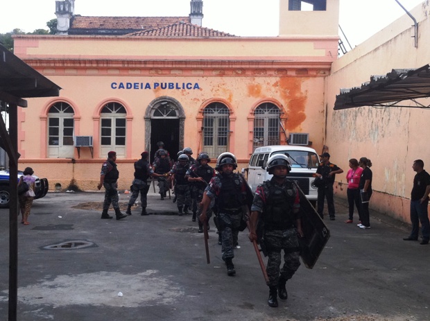 Operação envolveu 120 policiais, mas apenas cinco celulares foram encontrados (Foto: Carlos Eduardo Matos/G1 AM)