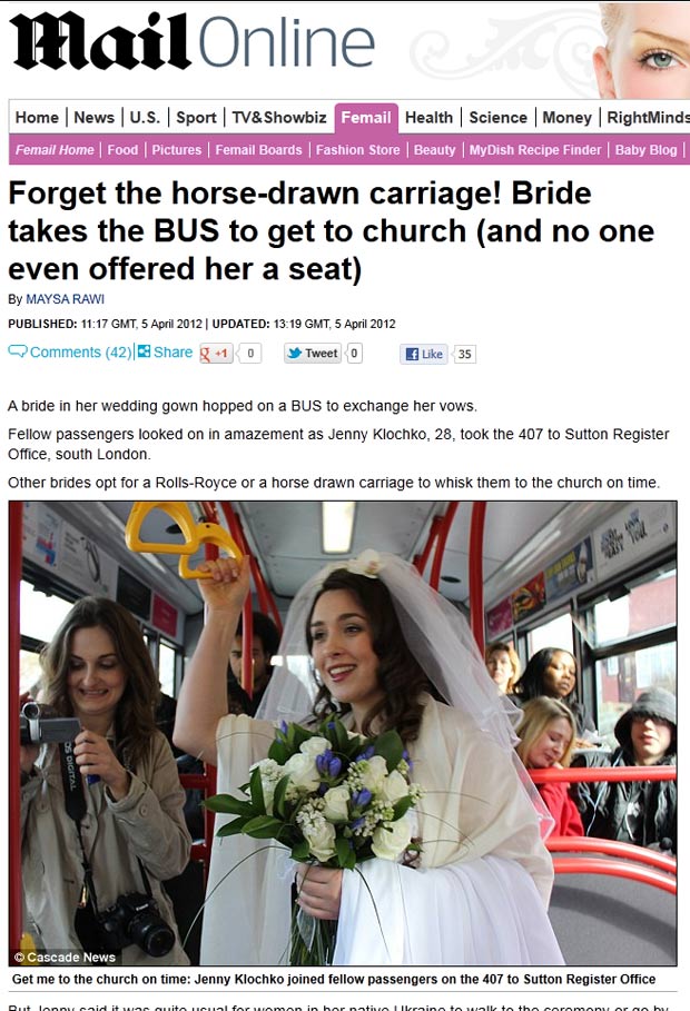 Jenny Klochko pegou um ônibus para ir para sua cerimônia de casamento. (Foto: Reprodução/Daily Mail)