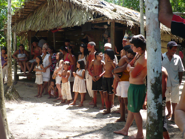Uma das aldeias Kambeba em Manacapuru, no Amazonas, registrada por Adana Kambeba (Foto: Arquivo Pessoal)