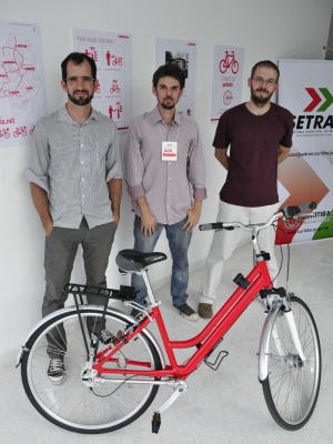 Idealizadores do Bicicletaria.net (Foto: Danilo Herek)