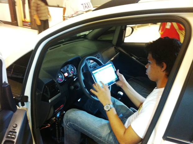 Até a Copa de 2014, cerca de 2,5 mil taxistas terão tablets (Foto: Carlos Eduardo Matos/G1 AM)